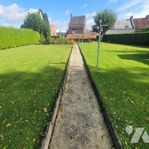 Maison individuelle avec jardin, garage et beaux volumes.