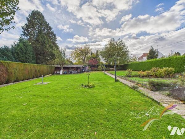 Maison individuelle avec jardin, garage et beaux volumes.