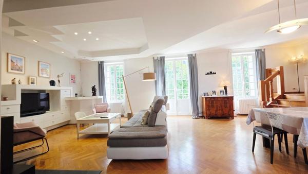 BOURGES CENTRE MAISON DE 191M² 6 PIECES GARAGE JARDIN