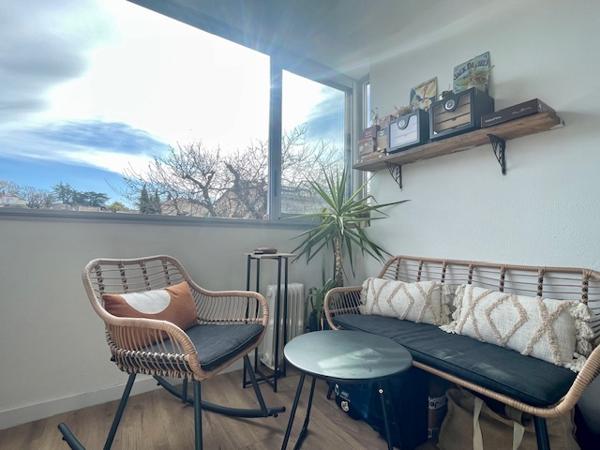 Six-Fours-les-Plages (83140) Charmant T3 bien rénové avec vue dégagée