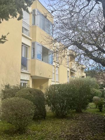 Six-Fours-les-Plages (83140) Charmant T3 bien rénové avec vue dégagée