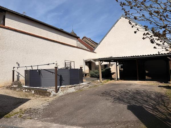 Maison ancienne rénovée de 224 m2, 5 ch, garages et terrain