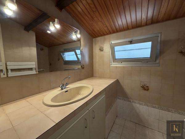 Maison
                                                                                                                                                                                                                                                                                                                        5 pièce(s)                                                                                                                                                                                                          3 chambre(s)                                                                                                                                                                                                          95  m²