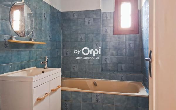 Immeuble à vendre    5 pièces •  Domérat