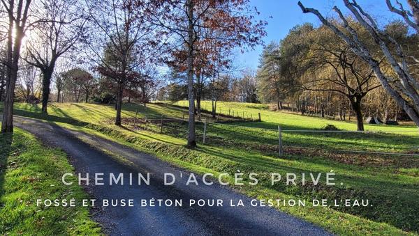 Au milieu de 5 hectares, dans un environnement sans voisins et autres nuisances. Périgourdine rénovée, grange et bergerie. 4 chambres .2 Salles d'eau. Piscine