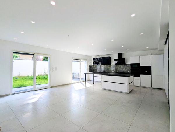 Maison contemporaine neuve 8 pièces à vendre à Reims -