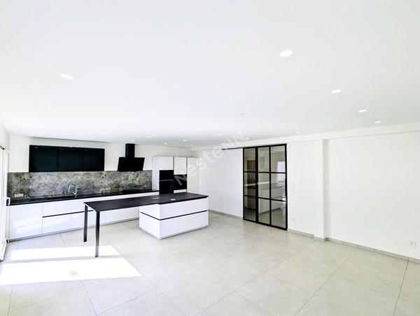 Maison contemporaine neuve 8 pièces à vendre à Reims -