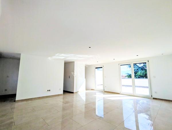 Maison contemporaine neuve 8 pièces à vendre à Reims -