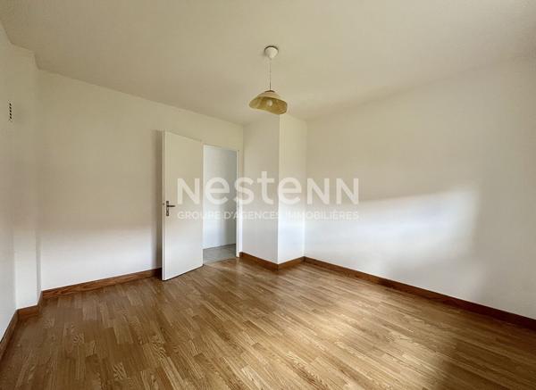 EVRES : Maison de plain pied, 4 pièces, 3 chambres, garage et jardin