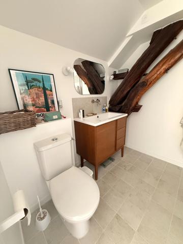 Maison en pierre entièrement rénovée, 95m², avec dépendances, terrain de 1154m² 148 000 €