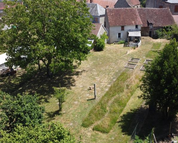 Maison en pierre entièrement rénovée, 95m², avec dépendances, terrain de 1154m² 148 000 €