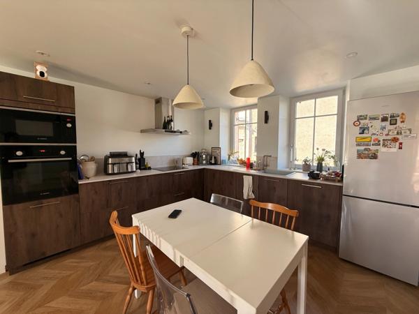 Maison en pierre entièrement rénovée, 95m², avec dépendances, terrain de 1154m² 148 000 €
