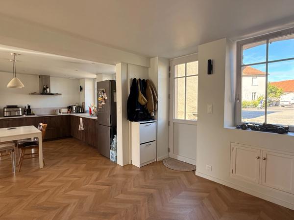 Maison en pierre entièrement rénovée, 95m², avec dépendances, terrain de 1154m² 148 000 €