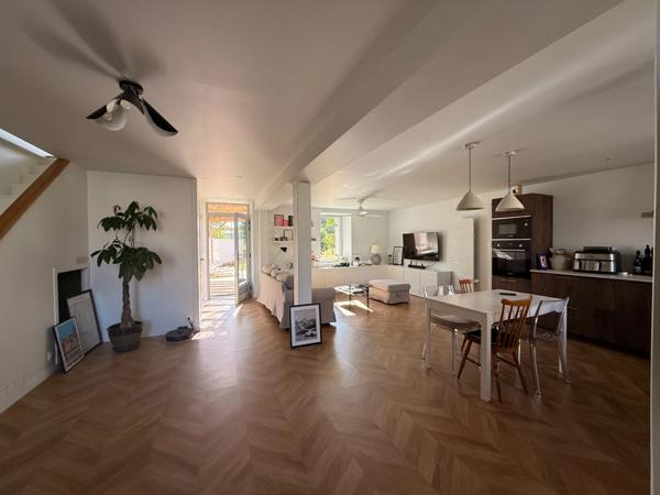 Maison en pierre entièrement rénovée, 95m², avec dépendances, terrain de 1154m² 148 000 €