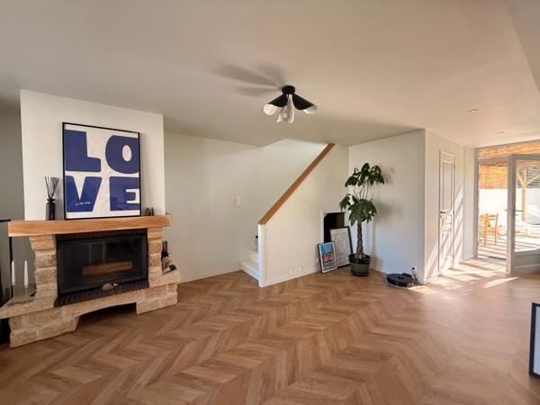 Maison en pierre entièrement rénovée, 95m², avec dépendances, terrain de 1154m² 148 000 €