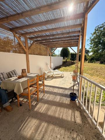 Maison en pierre entièrement rénovée, 95m², avec dépendances, terrain de 1154m² 148 000 €