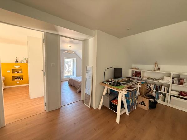 Maison en pierre entièrement rénovée, 95m², avec dépendances, terrain de 1154m² 148 000 €