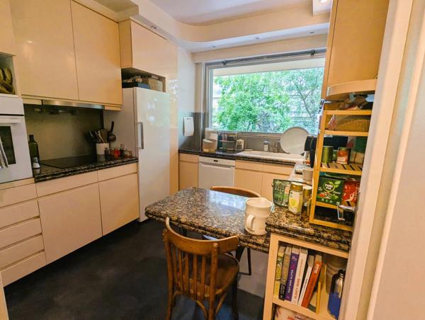 Appartement de standing – 110 m² env. – Balcon – Parkings – Cambronne / Rue Lecourbe