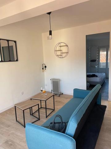 Vente                                                      Appartement
                        
                     2 pièces                      32 m2                     à Perpignan
