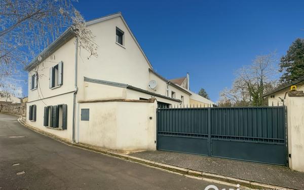 Maison à vendre    7 pièces • 200 m2 Longuesse