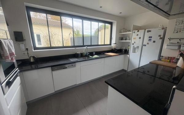 Maison à vendre    7 pièces • 200 m2 Longuesse