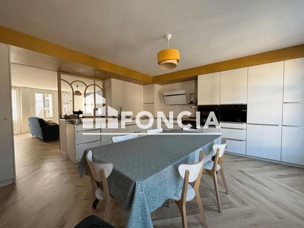 À vendre Immeuble 218 m² - Laval 53000