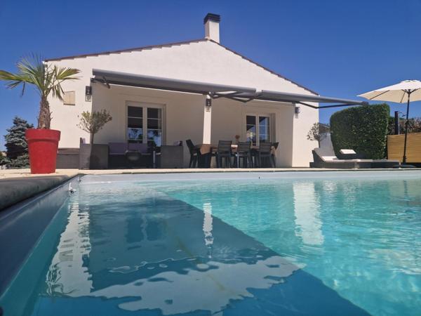 TOUT À PIED ! 4 CH + T2 GRAND JARDIN PISCINE GARAGE