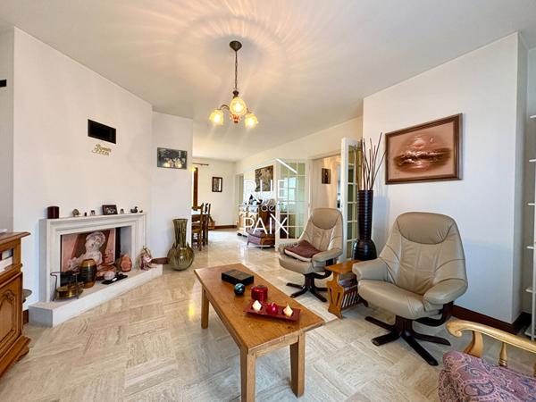 86190 QUINCAY Maison Quincay 6 pièce(s) 167.46 m2