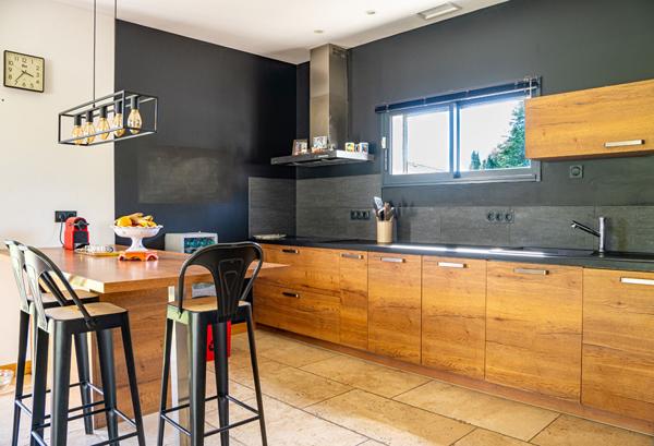 EXCLUSIVITE VENTABREN Villa de plain-pied , 5 chambres, piscine, terrain de 950 m2.