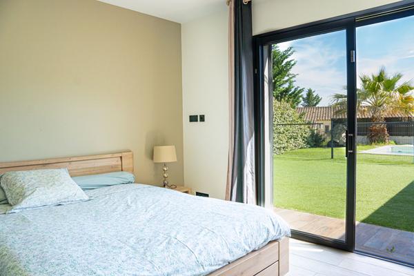 EXCLUSIVITE VENTABREN Villa de plain-pied , 5 chambres, piscine, terrain de 950 m2.