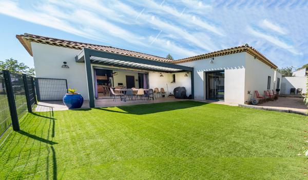 EXCLUSIVITE VENTABREN Villa de plain-pied , 5 chambres, piscine, terrain de 950 m2.