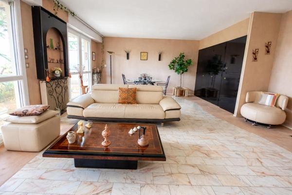 APPARTEMENT T4 AU COEUR DU BOUSCAT
