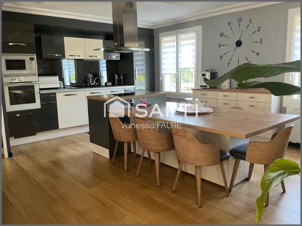 Magnifique Maison Familiale de 155 m² avec Piscine, Panneaux Solaires & Garages – Artigues-près-Bordeaux