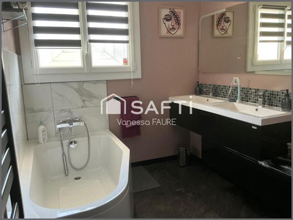 Magnifique Maison Familiale de 155 m² avec Piscine, Panneaux Solaires & Garages – Artigues-près-Bordeaux