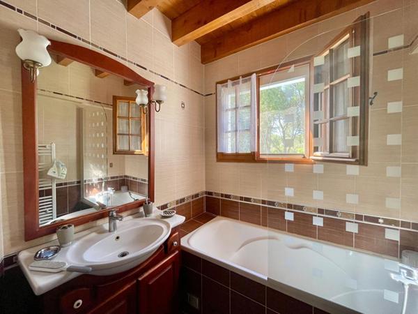 Villa de plain-pied 126 m² avec appartement à Deaux