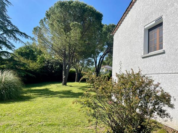 Villa de plain-pied 126 m² avec appartement à Deaux