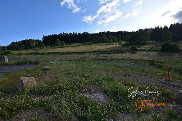 Terrain à vendre de 911,00 m² DUNIERES (43), viabilisé et idéalement situé,Vue dégagée – Cadre paisible – Proche commodités