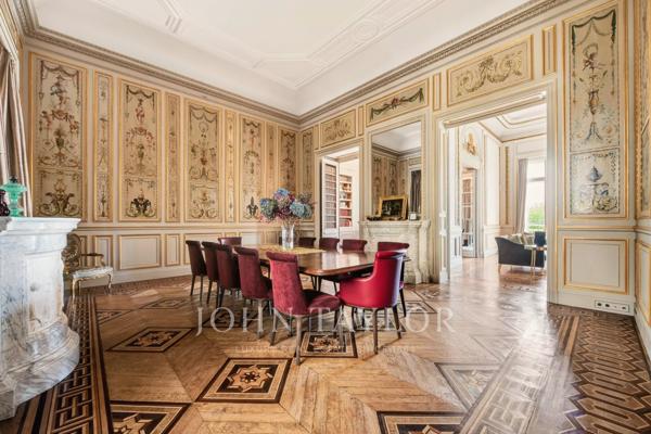 Appartement unique à Paris avec vues sur le Louvre et la Tour Eiffel