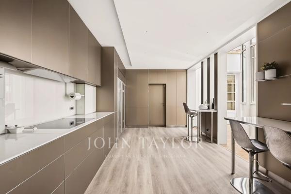 Appartement unique à Paris avec vues sur le Louvre et la Tour Eiffel