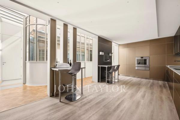 Appartement unique à Paris avec vues sur le Louvre et la Tour Eiffel