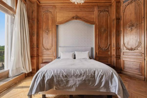 Appartement unique à Paris avec vues sur le Louvre et la Tour Eiffel