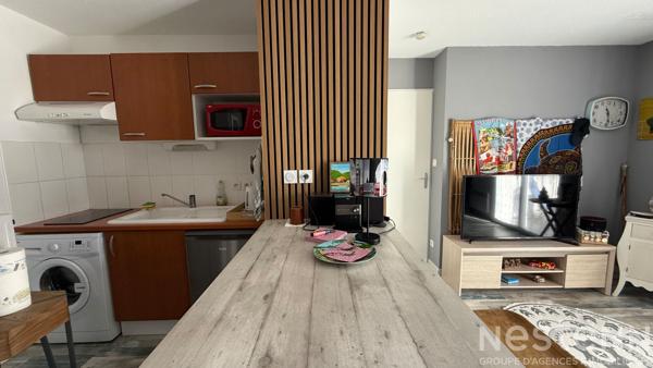 SEULEMENT CHEZ NESTENN ? Appartement T2 sans travaux, avec balcon, parking et résidence sécurisée