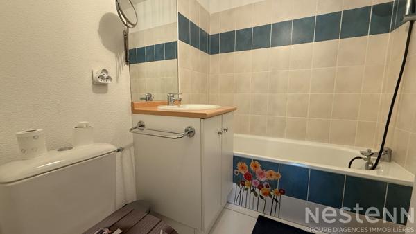 SEULEMENT CHEZ NESTENN ? Appartement T2 sans travaux, avec balcon, parking et résidence sécurisée