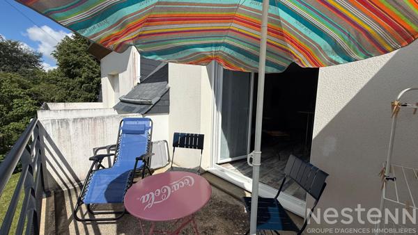 SEULEMENT CHEZ NESTENN ? Appartement T2 sans travaux, avec balcon, parking et résidence sécurisée