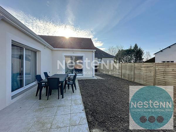 Venez visiter cette maison moderne de 115 m² à Vineuil ! 3 chambres au rez-de-chaussée, séjour lumineux de 51 m², cuisine ouverte équipée, terrasse, garage et aucun travaux à prévoir. À 1 km des commerces et 5 min des écoles. Opportunité rare à saisir !