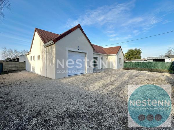 Venez visiter cette maison moderne de 115 m² à Vineuil ! 3 chambres au rez-de-chaussée, séjour lumineux de 51 m², cuisine ouverte équipée, terrasse, garage et aucun travaux à prévoir. À 1 km des commerces et 5 min des écoles. Opportunité rare à saisir !