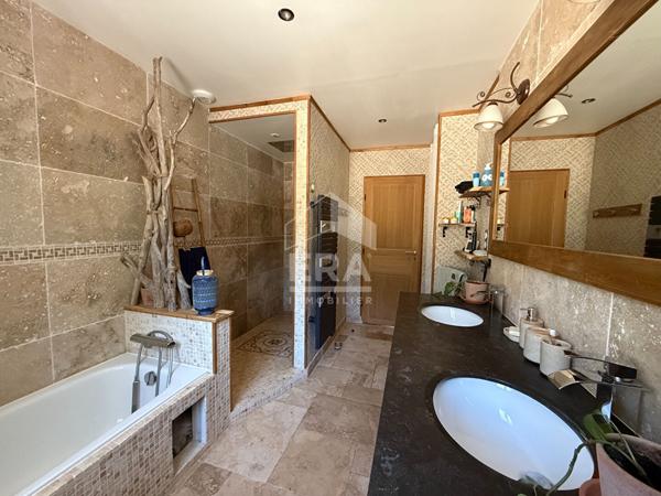 A VENDRE 83470 SAINT MAXIMIN LA SAINTE BAUME MAISON PLAIN PIED DE 95 M² SUR 588 M² DE JARDIN PISCINE