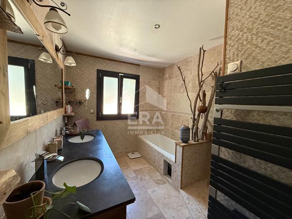 A VENDRE 83470 SAINT MAXIMIN LA SAINTE BAUME MAISON PLAIN PIED DE 95 M² SUR 588 M² DE JARDIN PISCINE