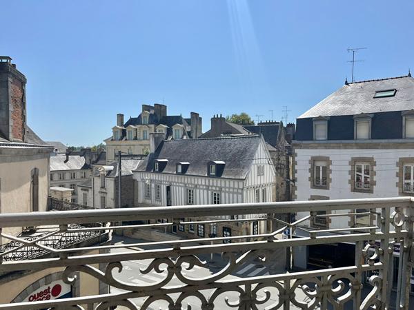 A vendre VANNES secteur Centre historique Élégant 3 pièces de 82 m² entièrement rénové