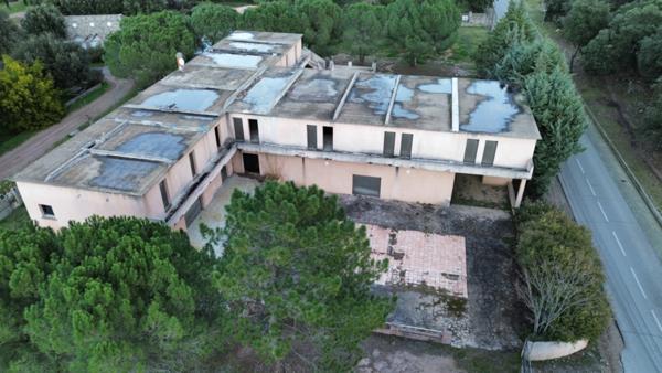 À Vendre à Moltifao (Haute Corse) : “Ancien Hôtel" de 1 500 m2 - Projet de Rénovation